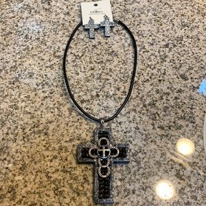 NEW! Beautiful western cross necklace and earrings set